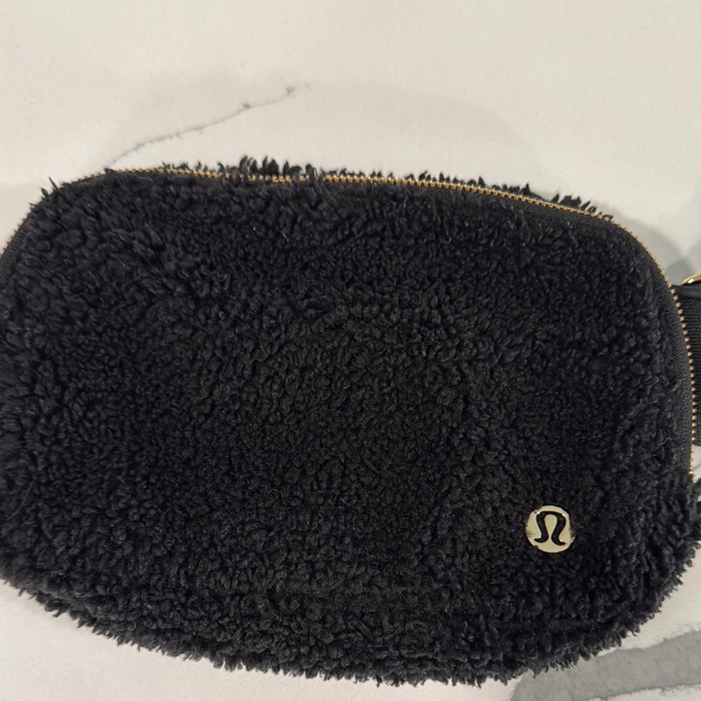 Lululemon Athletica Black Crossbody Bag - Picture 2 of 5
